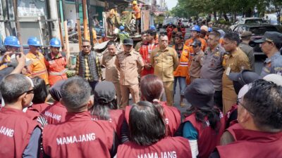 Camat – Sekcam Mamajang Pimpin Penertiban Lapak PKL di Atas Fasilitas Umum di Maricaya Selatan