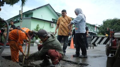 Aspirasi Warga Didengar, Munafri Turun Langsung Bersama Dinas PU Benahi Jalan Garuda