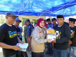 Pemkot Makassar Bersama IKA Unhas Bagikan 300 Paket Sembako untuk Petugas Lapangan